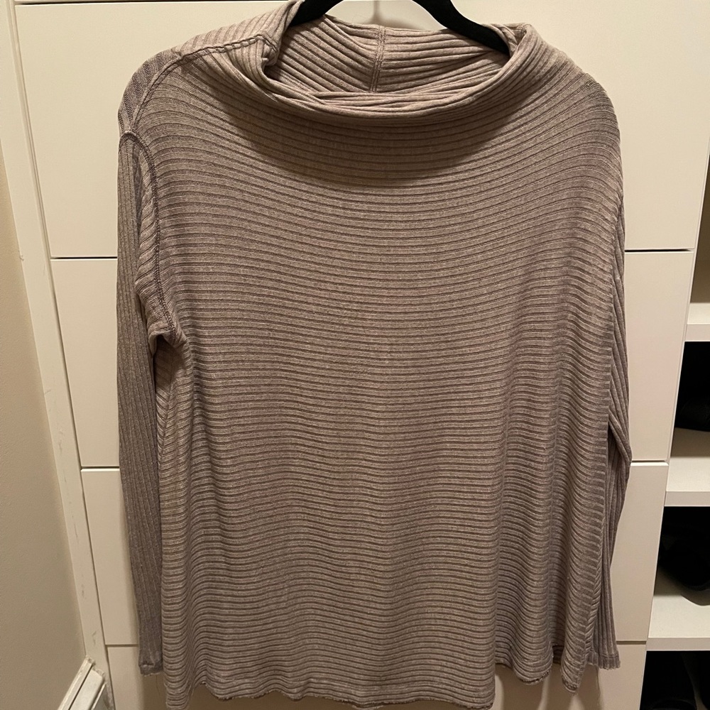 Long sleeve sweater/shirt